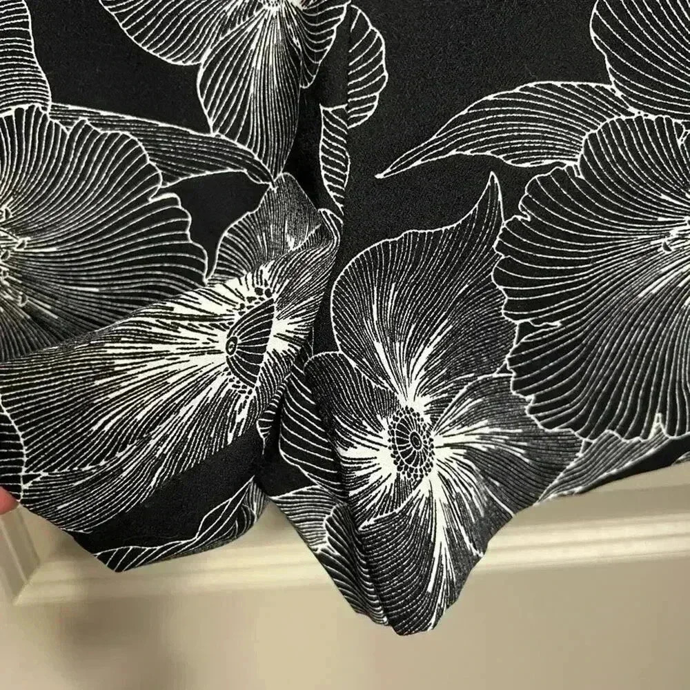 Loft Outlet Black & White Floral Romper - Size Small Petite - Picture 5 of 9